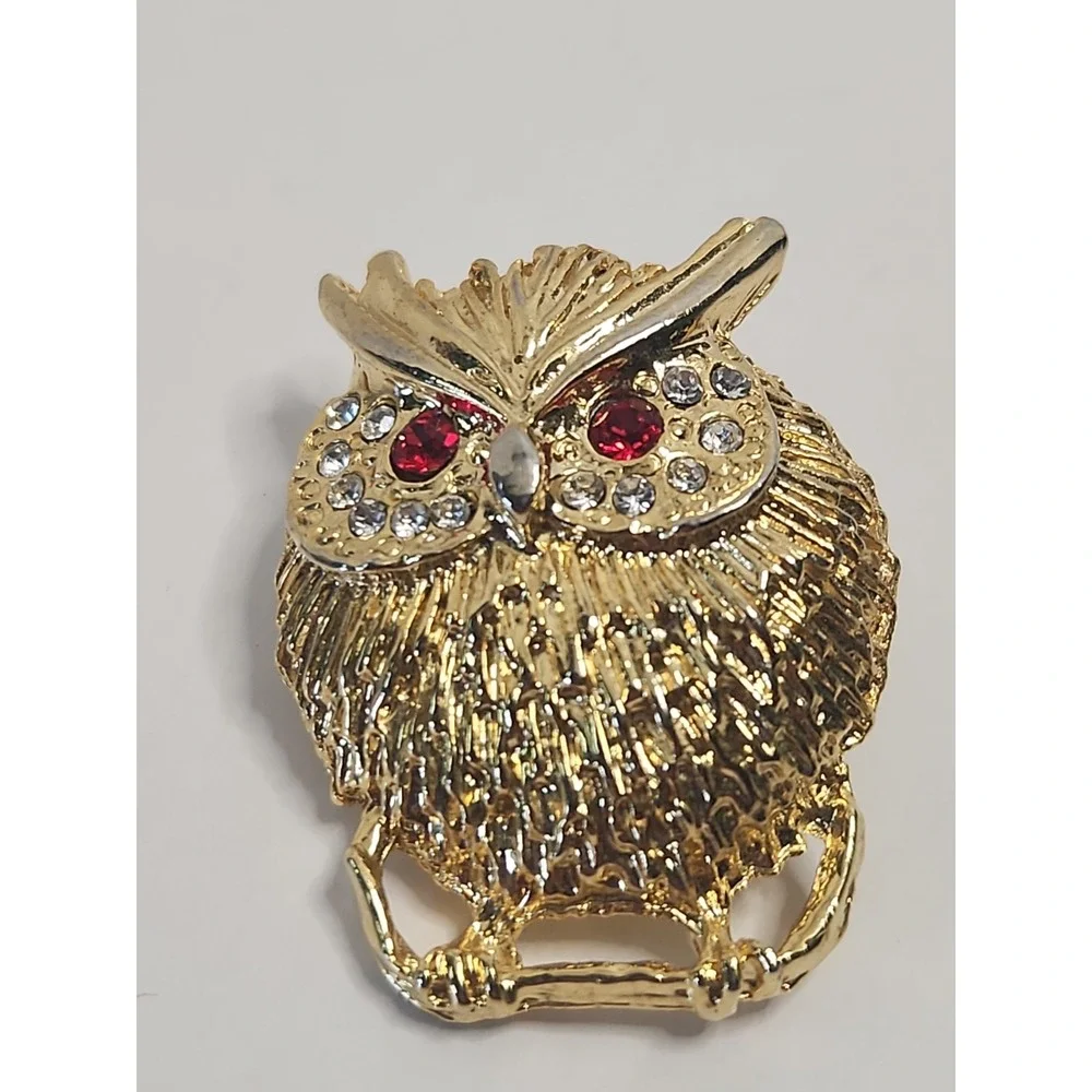 Vintage Goldtone Owl Brooch Red Rhinestone Eyes 1.25